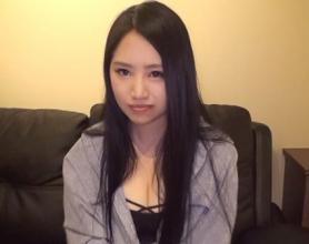 [SIRO-3202]在咖啡店工作的长发女孩