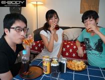 [EBVR-022]飞鸟里伊奈（飛鳥りいな） 和打工的伙伴一起在家喝酒