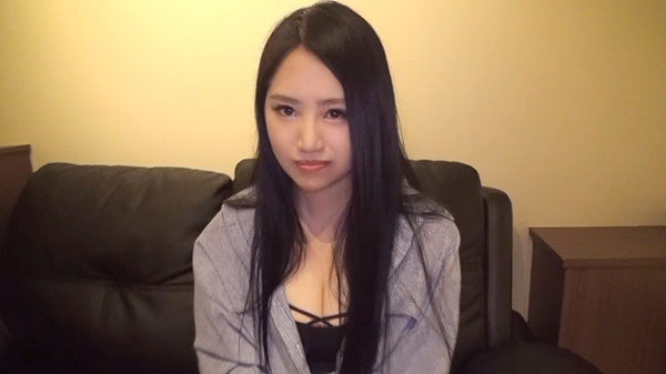 [SIRO-3202]在咖啡店工作的长发女孩 