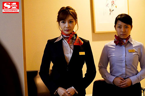 [SNIS-576]明日花绮罗（明日花キララ） 被瞄准的空姐 