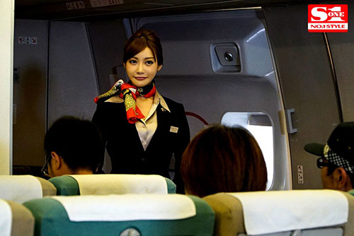 [SNIS-576]明日花绮罗（明日花キララ） 被瞄准的空姐 