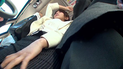 [SW-262]上班的公共汽车挤满了人 