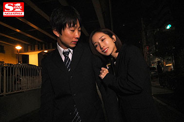 [SSNI-718]小岛南（小島みなみ） 喝醉了就委身 