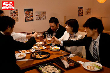 [SSNI-793]奥田咲 醉醺醺的我被公司的接待小姐带回家 