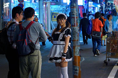 [STARS-201]户田真琴 在东京都内各处用自拍被发现 