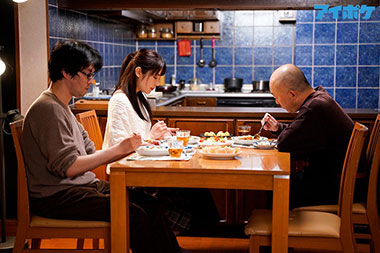 [IPX-641]枫可怜（楓カレン） 睁一只眼闭一只眼 